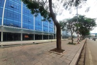 Nhiều căn shophouse thuộc Dự án Ngân Hà Galaxy dọc đường Tố Hữu chăng biển cho thuê đã lâu