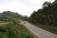 Một khúc cua trên Quốc lộ 6 đoạn qua huyện Vân Hồ, tỉnh Sơn La. Ảnh: M.C