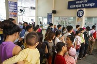 Khám chữa bệnh: Bao giờ hết cảnh xếp hàng, lấy số?