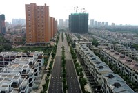 Hạ tầng phát triển sẽ thúc đẩy hình thành các đô thị vệ tinh, giúp giảm áp lực cho nội đô các thành phố lớn. Ảnh: Dũng Minh