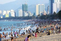 Khánh Hoà: Kiên quyết xử lý tình trạng ăn nhậu tại công viên, bãi biển