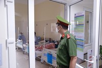 Kiểm tra công tác đeo khẩu trang tại Bệnh viện K