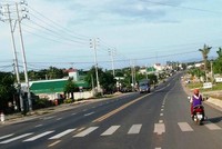 Hiện Quốc lộ 26 (trong ảnh) là tuyến đường bộ duy nhất kết nối Đắk Lăk ra các cảng biển Nam Trung Bộ.