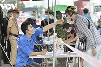 Công an và các lực lượng chức năng phối hợp tăng cường kiểm soát đảm an ninh, an toàn.