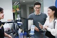 Người dùng thanh toán hóa đơn mua sắm thông qua việc quét mã VNPAY-QR