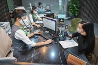 Cao điểm dịch, tiếp xúc trực tiếp với khách hàng là vị trí rủi ro