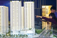 Dịch bệnh quay trở lại khiến nhiều doanh nghiệp địa ốc phải dời lại kế hoạch bán hàng… Ảnh: Dũng Minh