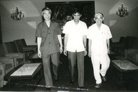 Bộ trưởng Bộ Ngoại giao Nguyễn Cơ Thạch, Bộ trưởng Bộ Ngoại giao Campuchia Hun Sen và Bộ trưởng Bộ Ngoại giao Lào Phoune Sipaseuth tại Hội nghị Bộ trưởng Bộ Ngoại giao Campuchia - Lào - Việt Nam lần thứ 11 tại Phnom Penh (8/1985) (Ảnh: TTXVN)