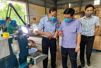 Phó Chủ tịch thường trực UBND tỉnh Thái Bình Nguyễn Quang Hưng kiểm tra công tác phòng, chống dịch Covid-19 tại Công ty Điện cơ Aidi