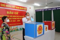 Nhiều địa phương trên cả nước có tỷ lệ cử tri đi bầu rất cao. 