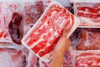 Lượng tiêu thụ thịt các loại có xu hướng tăng nhẹ qua các năm, từ 1,8 kg/người/tháng năm 2010 lên 2,3 kg/người/tháng năm 2020