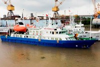 Tàu Hoa Phượng Đỏ chạy tuyến Hải Phòng - Bạch Long Vỹ.