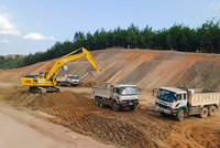 Tranh thủ thời tiết thuận lợi, Vinaconex huy động nhân lực, thiết bị đẩy nhanh tiến độ thi công gói thầu XL-03, Dự án đầu tư xây dựng cao tốc Bắc - Nam phía Đông, đoạn Dầu Giây - Phan Thiết, đáp ứng yêu cầu tiến độ của Bộ GTVT.