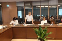 Viện trưởng Viện Kinh tế Việt Nam Bùi Quang Tuấn phát biểu tại cuộc toạ đàm.