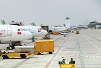 Nhiều tàu bay hiện đại phải “nằm đất” vì Covid-19, trong khi các hãng hàng không vẫn phải đều đặn trả chi phí thuê mua tàu bay. Ảnh: Đ.T