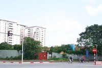 Dự án Trung tâm thương mại, dịch vụ, văn phòng cao cấp nằm trên lô đất rộng hơn 12.000 m2 thuộc Khu đô thị mới Việt Hưng, Long Biên đã chậm tiến độ nhiều năm nay. 