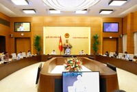 Chủ tịch Quốc hội Vương Đình Huệ chủ trì buổi làm việc (Ảnh TTXVN)