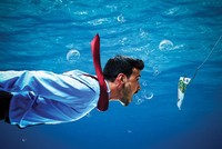 Bối cảnh hiện tại buộc các nhóm nhà đầu tư phải thay đổi cách "săn mồi" nhằm mua được tài sản giá rẻ. Ảnh minh hoạ