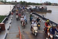 Cầu phao Ninh Cường trên Quốc lộ 37B.