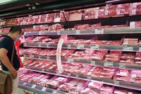 Thịt nhập khẩu phong phú về chủng loại, giá cạnh tranh, đóng gói tiện lợi, đầy đủ xuất xứ Ảnh: Đức Thanh