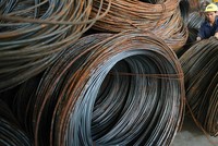 Giá thép dù giảm nhưng vẫn còn cao, đồng thời vật liệu khác không ngừng tăng giá, khiến nhà thầu lao đao ảnh: lê toàn