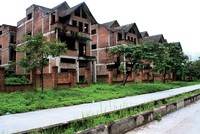 Biệt thự bỏ hoang nhiều năm ở Khu đô thị Phú Thịnh. Ảnh: Dũng Minh