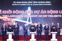 Nhiều doanh nghiệp đã đến và lựa chọn Quảng Bình để triển khai các dự án lớn. Trong ảnh: Lễ khởi động các dự án động lực của tỉnh Quảng Bình