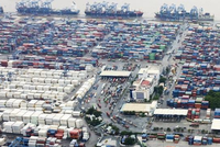 Thời gian thu phí hạ tầng cảng biển TP.HCM đang được đề nghị lùi đến ngày 1/10/2021. Trong ảnh: Cảng Cát Lái (TP.HCM) - ST