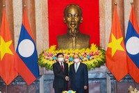 Chủ tịch nước Nguyễn Xuân Phúc và Tổng Bí thư, Chủ tịch nước Lào Thongloun Sisoulith (Ảnh: Nhật Bắc)