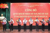 Lãnh đạo TP.Đà Nẵng chúc mừng các đồng chí được bổ nhiệm làm Chủ tịch, Phó Chủ tịch UBND các quận và huyện đảo Hoàng Sa.