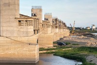 Dự án Đập dâng sông Trà Khúc cạn vốn đúng vào thời điểm sông cạn nước, thuận lợi để thi công.