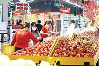 Các loại trái cây nhập khẩu từ Mỹ được bày bán tại nhiều siêu thị ở Việt Nam. Ảnh: ĐT