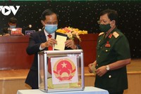 Đại biểu bỏ phiếu bầu các chức danh