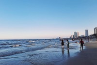 Thành phố Đà Nẵng mở lại các bãi tắm biển.