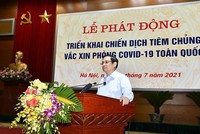 Thủ tướng Phạm Minh Chính phát động triển khai Chiến dịch tiêm chủng vaccine phòng chống Covid-19 trên toàn quốc. (Ảnh: Nhật Bắc)