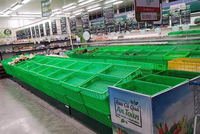 Mặt hàng thực phẩm tươi sống khan hiếm tại Siêu thị MM Mega Market Hưng Lợi (TP. Cần Thơ) trong ngày đầu tiên thực hiện giãn cách xã hội theo Chỉ thị 16 của Thủ tướng Chính phủ