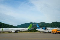 Hiện nay sân bay Côn Đảo chỉ có các đường bay do Bamboo Airways khai thác bằng tàu bay phản lực vùng Embraer E195 và VASCO khai thác bằng tàu bay phản lực cánh quạt ATR72.