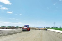 Thi công cao tốc Bắc - Nam phía Đông đoạn Mai Sơn - Quốc lộ 45A. Ảnh: A.M