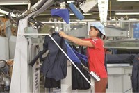 Việt Nam và Hoa Kỳ đã đạt được thỏa thuận về các hoạt động tiền tệ đã giải tỏa lo ngại về hàng hóa nhập khẩu từ Việt Nam bị áp thuế, trong đó có hàng dệt may.