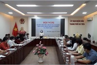 Bà Nguyễn Duy Linh Thảo, Giám đốc Trung tâm Xúc tiến Đầu tư, Thương mại và Du lịch Kiên Giang phát biểu tại Hội nghị tuyên truyền chỉ số PCI và PAPI cho cộng đồng doanh nghiệp và nhân dân tổ chức tại TP. Hà Tiên
