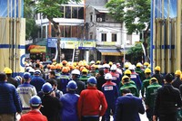 Chưa biết bao giờ, cảnh tấp nập này mới quay trở lại với các dự án. Ảnh: Thành Nguyễn