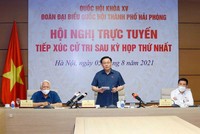 Chủ tịch Quốc hội Vương Đình Huệ tiếp xúc cử tri, từ đầu cầu Nhà Quốc hội.