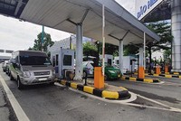 Tháng 4/2021, hệ thống kiểm soát xe ô tô ra, vào các nhà ga cảng hàng không theo thời gian đã hoàn thành. Ảnh: A.M