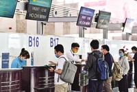 Việt Nam có thể nghiên cứu mở cửa lại nền kinh tế với việc áp dụng “hộ chiếu vắc-xin”.