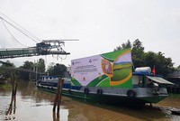 Nhiều doanh nghiệp thu mua lúa gạo tại khu vực Đồng bằng sông Cửu Long kiến nghị các cơ quan chức năng cần xây dựng “luồng xanh” cho vận chuyển đường thủy nội địa, chủ yếu là ghe vận chuyển lúa; phổ biến phương pháp mua lúa không tiếp xúc.