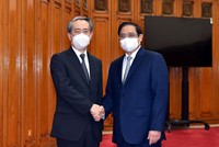 Thủ tướng Chính phủ Phạm Minh Chính và Đại sứ Trung Quốc tại Việt Nam Hùng Ba. (Ảnh: Nhật Bắc)