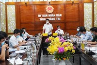 Lãnh đạo UBND tỉnh Quảng Trị và lãnh đạo các sở ngành xem xét các nội dung quy hoạch tại cuộc họp.