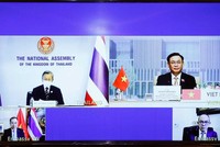 Chủ tịch Quốc hội Vương Đình Huệ hội đàm trực tuyến với Chủ tịch Quốc hội Thái Lan Chuan Leekpai.