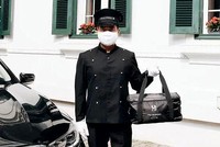 Khách sạn Sofitel Legend Metropole Hà Nội cung cấp dịch vụ bán mang đi và giao hàng tận nhà