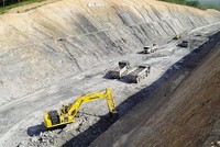 Thi công Dự án cao tốc Bắc - Nam đoạn Cam Lộ - La Sơn. Ảnh: A.M